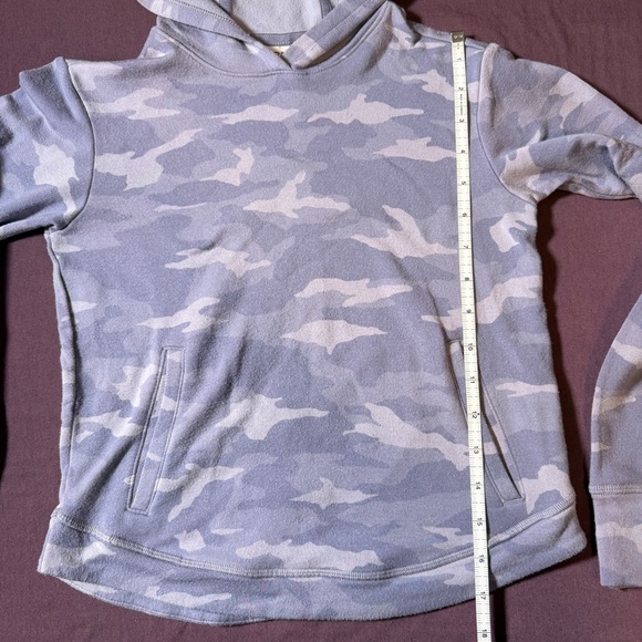 Athleta Girl Printed Break The Curve Hem Hoodie Light Purple Camo - Size M 8/10 - Picture 4 of 7